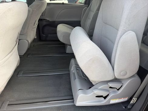 Used 2020 Toyota Sienna LE AWD/4WD image 15