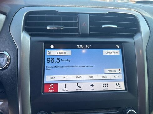 Used 2018 Ford Fusion SE w/ Fusion SE Technology Package FWD image 10