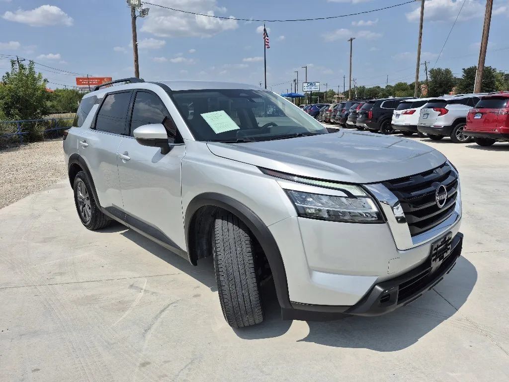 Used 2022 Nissan Pathfinder SV AWD/4WD image 4