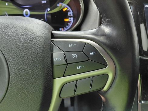 Used 2020 Jeep Grand Cherokee Altitude AWD/4WD image 32