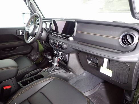 New 2024 Jeep Wrangler Unlimited Sahara w/ Technology Group image 32