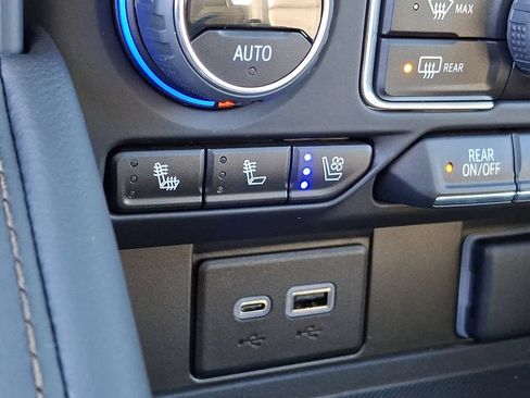 Used 2023 Chevrolet Tahoe High Country AWD/4WD image 21