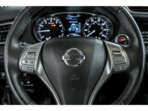 Used 2015 Nissan Rogue SL w/ SL Premium Package image 18