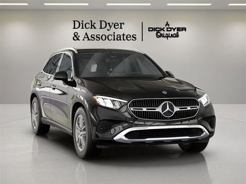 Used 2025 Mercedes-Benz GLC 300 image 35
