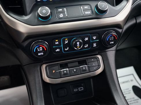 Used 2022 GMC Acadia Denali AWD/4WD image 41