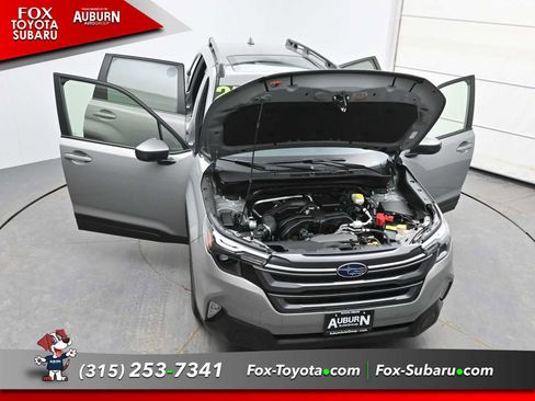 Used 2025 Subaru Forester Premium image 37