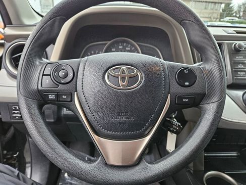 Used 2013 Toyota RAV4 LE image 2