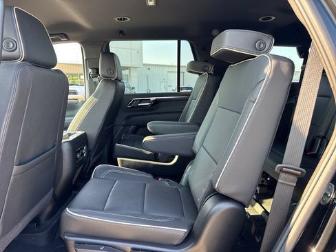 Used 2025 Chevrolet Tahoe Premier AWD/4WD image 15