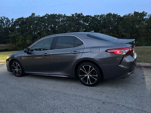 Used 2019 Toyota Camry SE image 3