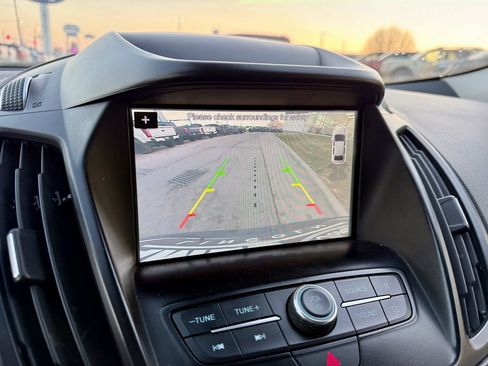 Used 2019 Ford Escape SE image 19