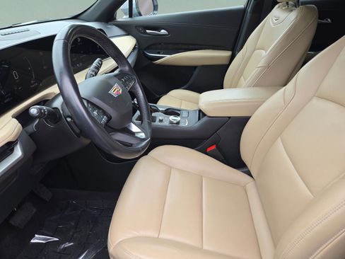 Used 2024 Cadillac XT4 Premium Luxury image 37