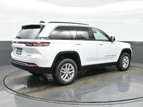 New 2026 Jeep Grand Cherokee Laredo AWD/4WD image 6