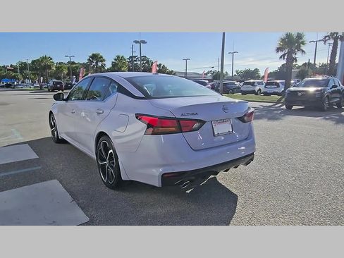 Used 2024 Nissan Altima 2.5 SR w/ SR Premium Package FWD image 29