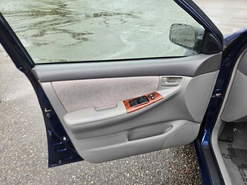 Used 2005 Toyota Corolla LE image 21