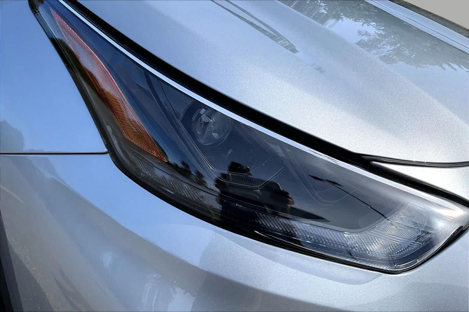 Used 2023 Toyota Highlander L FWD image 26