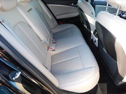 Used 2023 Genesis G70 2.0T RWD image 27