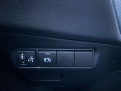 Used 2024 Toyota Corolla Cross XLE image 29