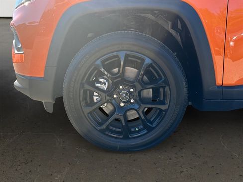 New 2026 Jeep Compass Latitude image 10