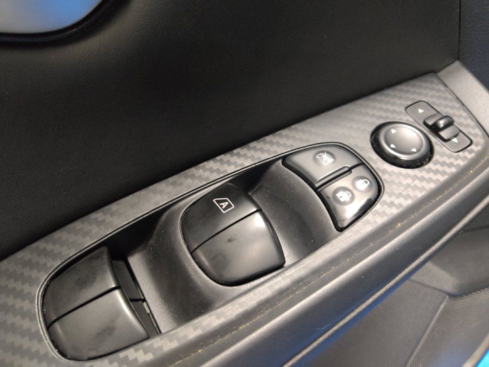 Used 2025 Nissan Sentra SV FWD image 27