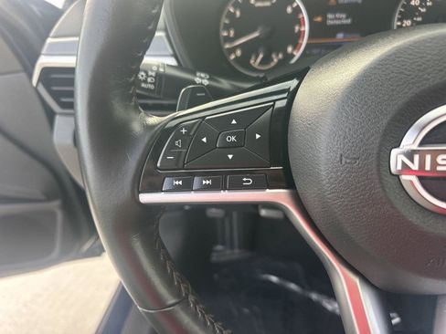Used 2023 Nissan Altima 2.5 SR FWD image 9