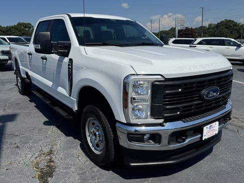 Certified 2026 Ford F250 XL w/ XL Chrome Package AWD/4WD image 4