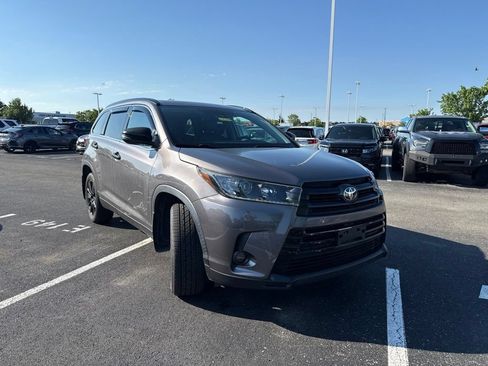 Used 2019 Toyota Highlander SE AWD/4WD image 14
