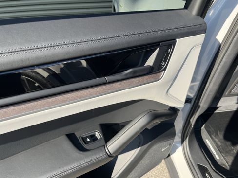 Certified 2025 Porsche Cayenne S image 39