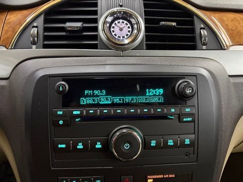 Used 2011 Buick Enclave CXL image 43