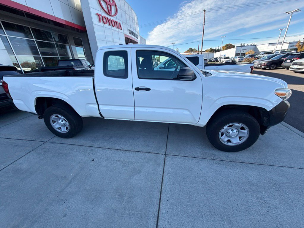 Used 2017 Toyota Tacoma SR RWD image 4
