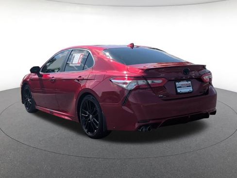 Used 2020 Toyota Camry SE FWD image 3