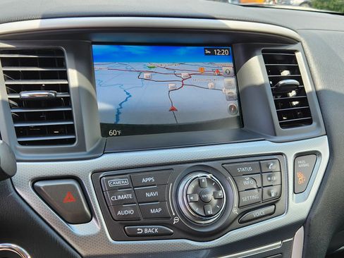 Used 2019 Nissan Pathfinder SL AWD/4WD image 21