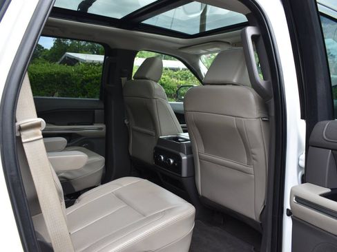 Used 2021 Ford Expedition XLT RWD image 16