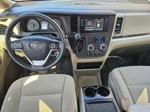 Used 2017 Toyota Sienna LE FWD image 18