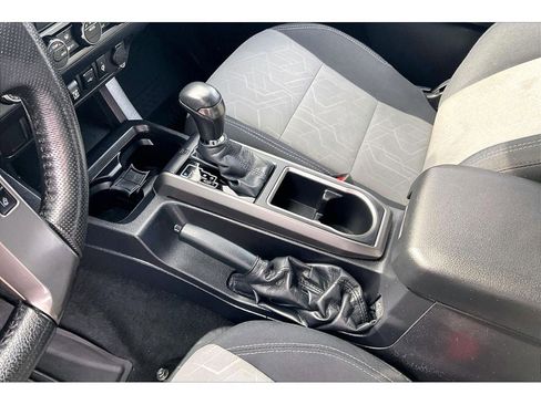 Used 2021 Toyota Tacoma TRD Off-Road image 19