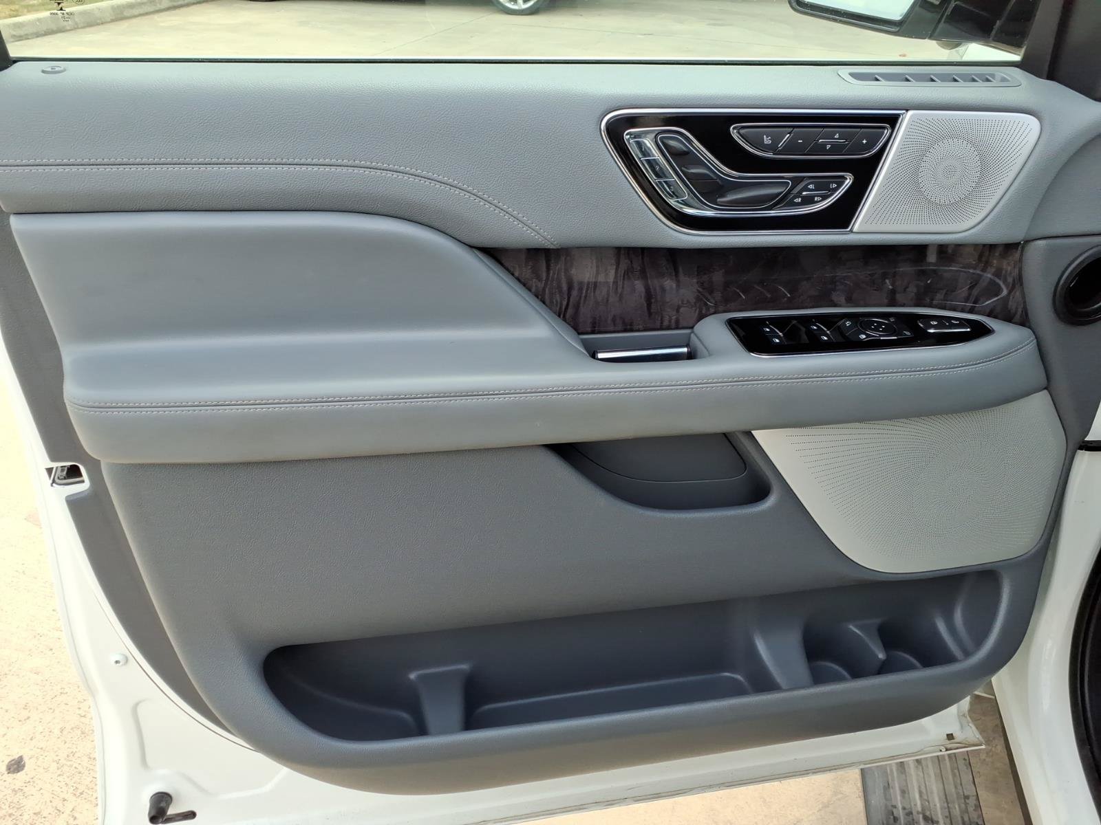 Used 2021 Lincoln Navigator L Reserve w/ Luxury Package AWD/4WD image 18