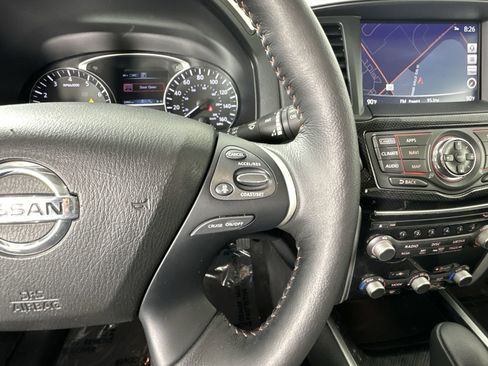 Used 2020 Nissan Pathfinder SL image 14