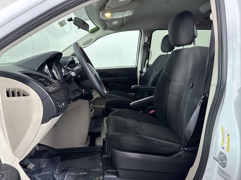 Used 2016 Dodge Grand Caravan SE w/ Quick Order Package 29E SE image 4