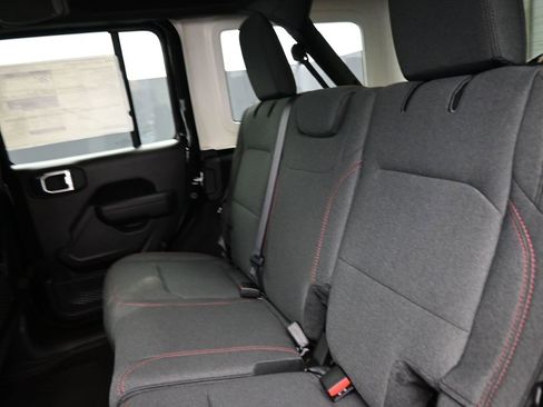 New 2025 Jeep Wrangler Unlimited Rubicon w/ Technology Group image 25