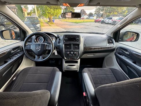 Used 2011 Dodge Grand Caravan Mainstreet w/ PWR Convenience Group image 7