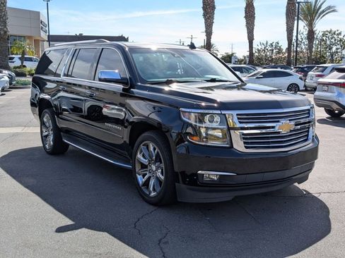 Used 2018 Chevrolet Suburban Premier image 3