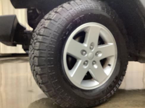 Used 2018 Jeep Wrangler Unlimited Sport S image 28