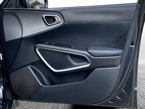 Used 2025 Kia Soul LX w/ LX Technology Package image 19