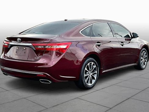 Used 2017 Toyota Avalon XLE Premium image 11