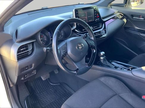 Used 2019 Toyota C-HR XLE FWD image 18