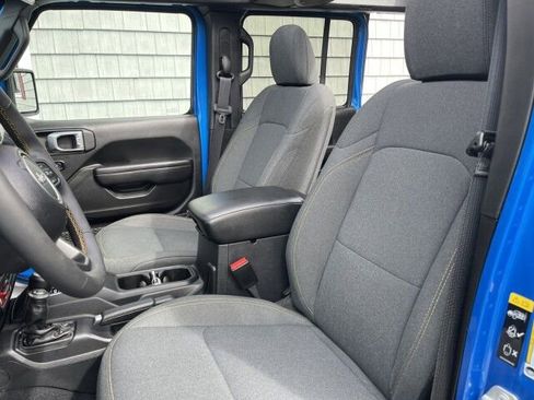 Used 2024 Jeep Wrangler Willys image 9