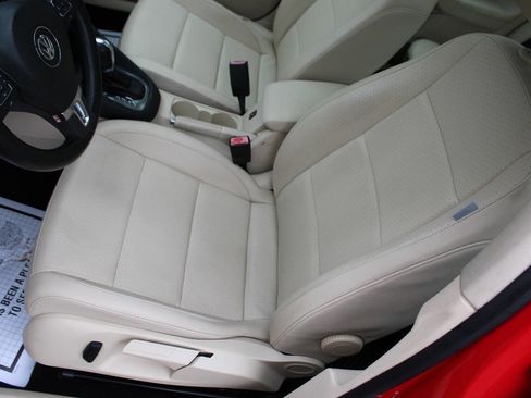 Used 2013 Volkswagen Jetta SE image 16