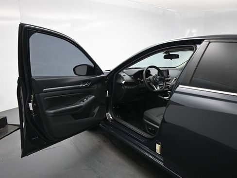 Used 2022 Nissan Altima 2.5 SV image 9