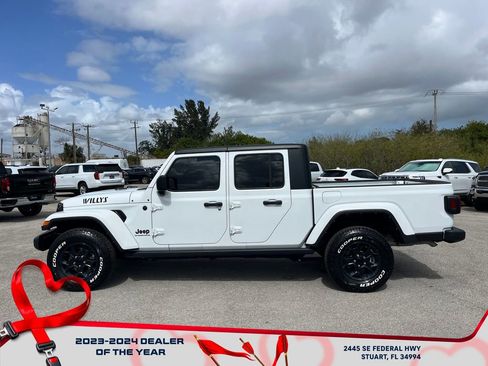Used 2023 Jeep Gladiator Willys image 4