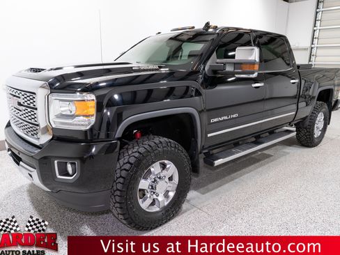 Used 2019 GMC Sierra 3500 Denali image 2