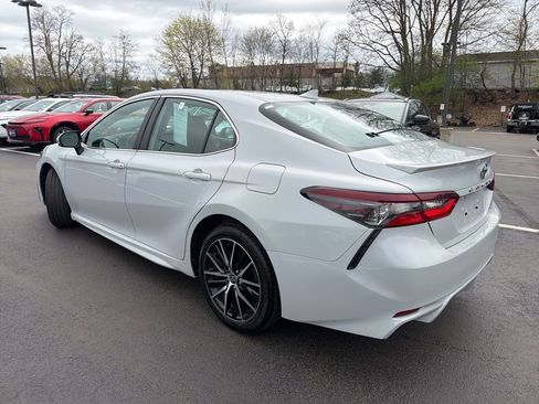 Used 2024 Toyota Camry SE image 7
